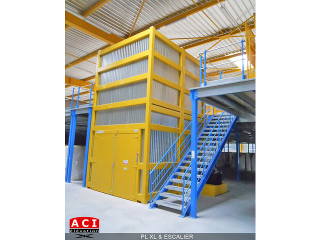 Industrial goods lifts