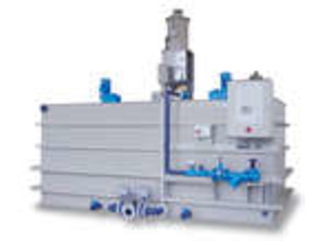 Rectangular thermoplastic tanks