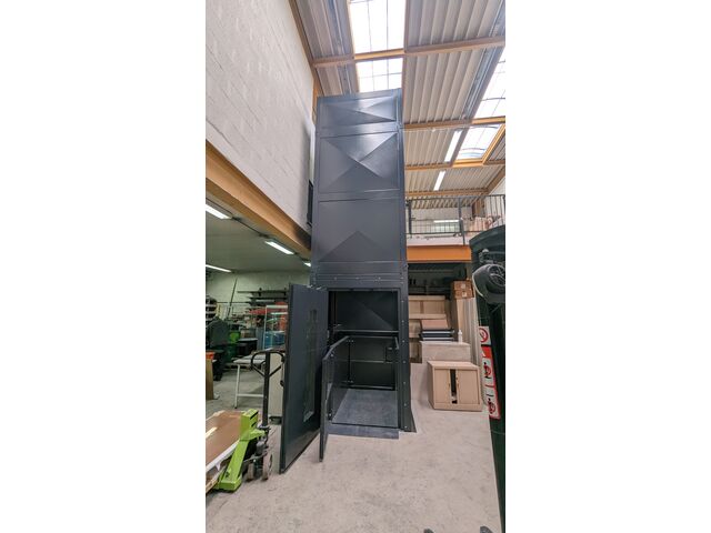 Single or double column freight elevator 