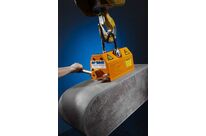 Manually switched permanent lifting magnets