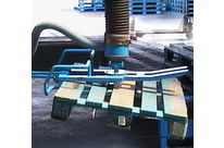 Vacuum lifting unit for pallet