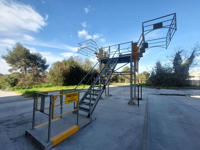 Handling platform with folding stairs and safety cage