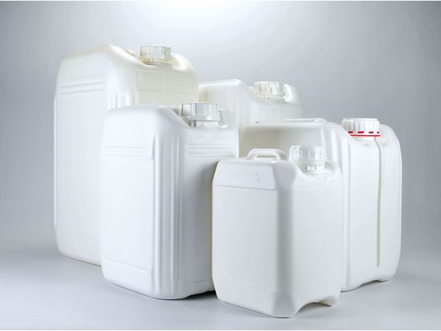 Bottles/canisters with barrier and recycled plastic materials (PCR)
