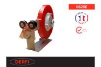 Manual adhesive tape dispenser with safe-cut system DS25E
